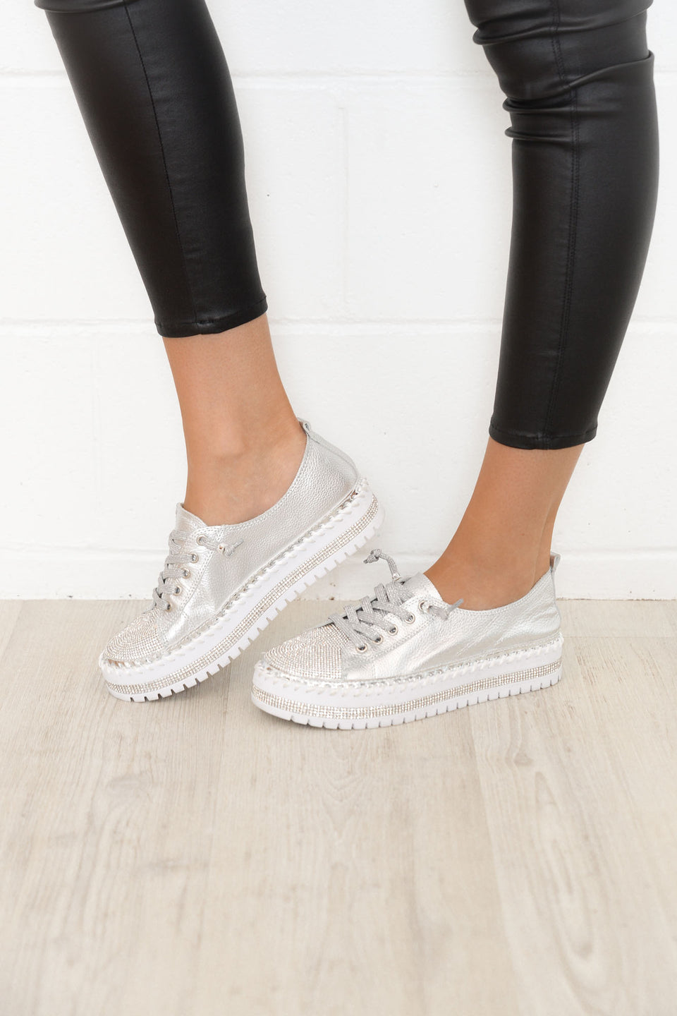 VeloCraft™ Leather Sneakers — Step Into All-Day Confidence and Effortless Elegance