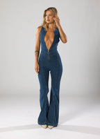 AmoraCurve™ — Own Every Room with Irresistible Confidence and Effortless Glam