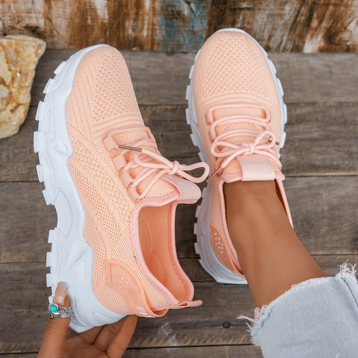 FlyVibe™ — Feel All-Day Freshness and Effortless Style in Every Step
