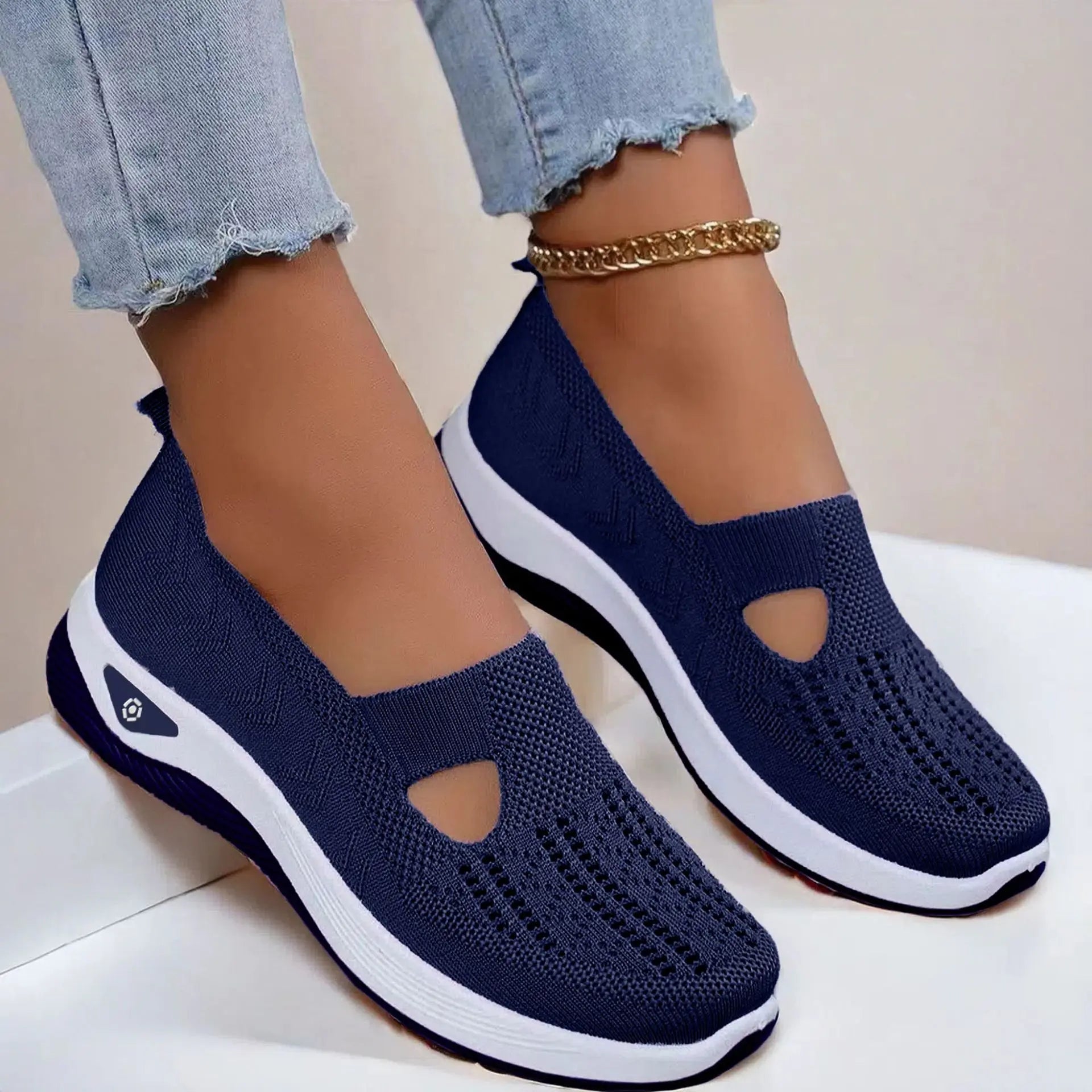 SolAura™ — Walk Featherlight and Feel Fresh Every Step of the Day