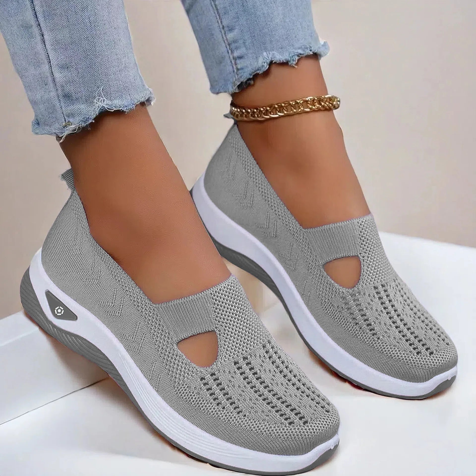 SolAura™ — Walk Featherlight and Feel Fresh Every Step of the Day