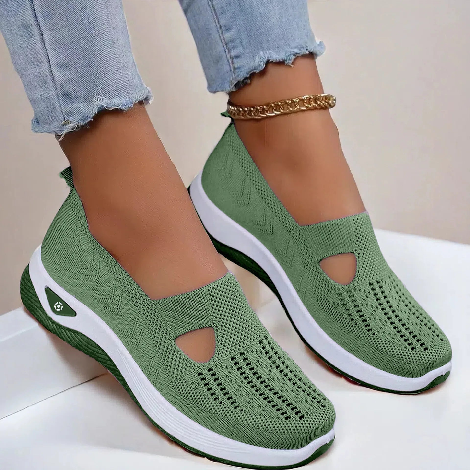 SolAura™ — Walk Featherlight and Feel Fresh Every Step of the Day