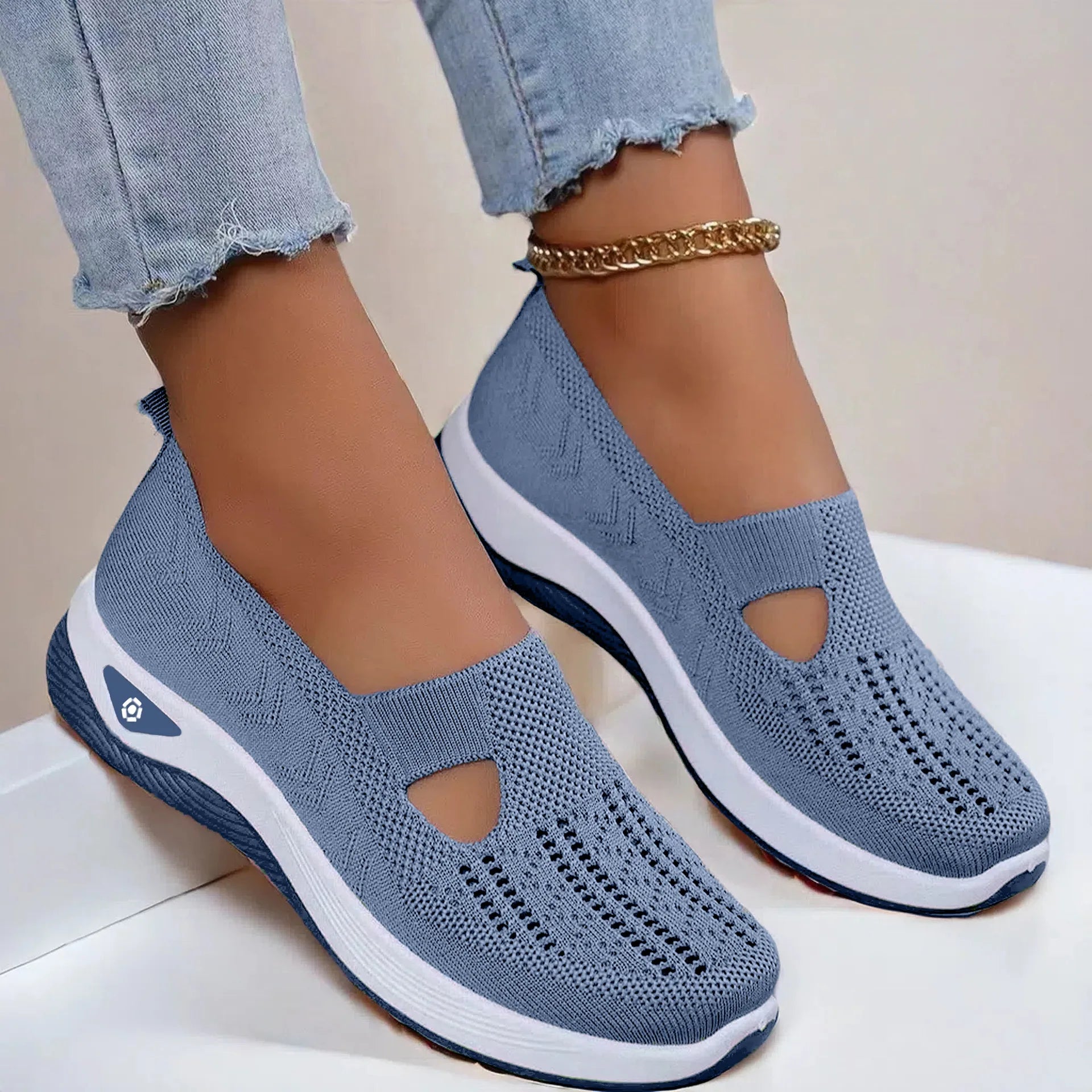 SolAura™ — Walk Featherlight and Feel Fresh Every Step of the Day