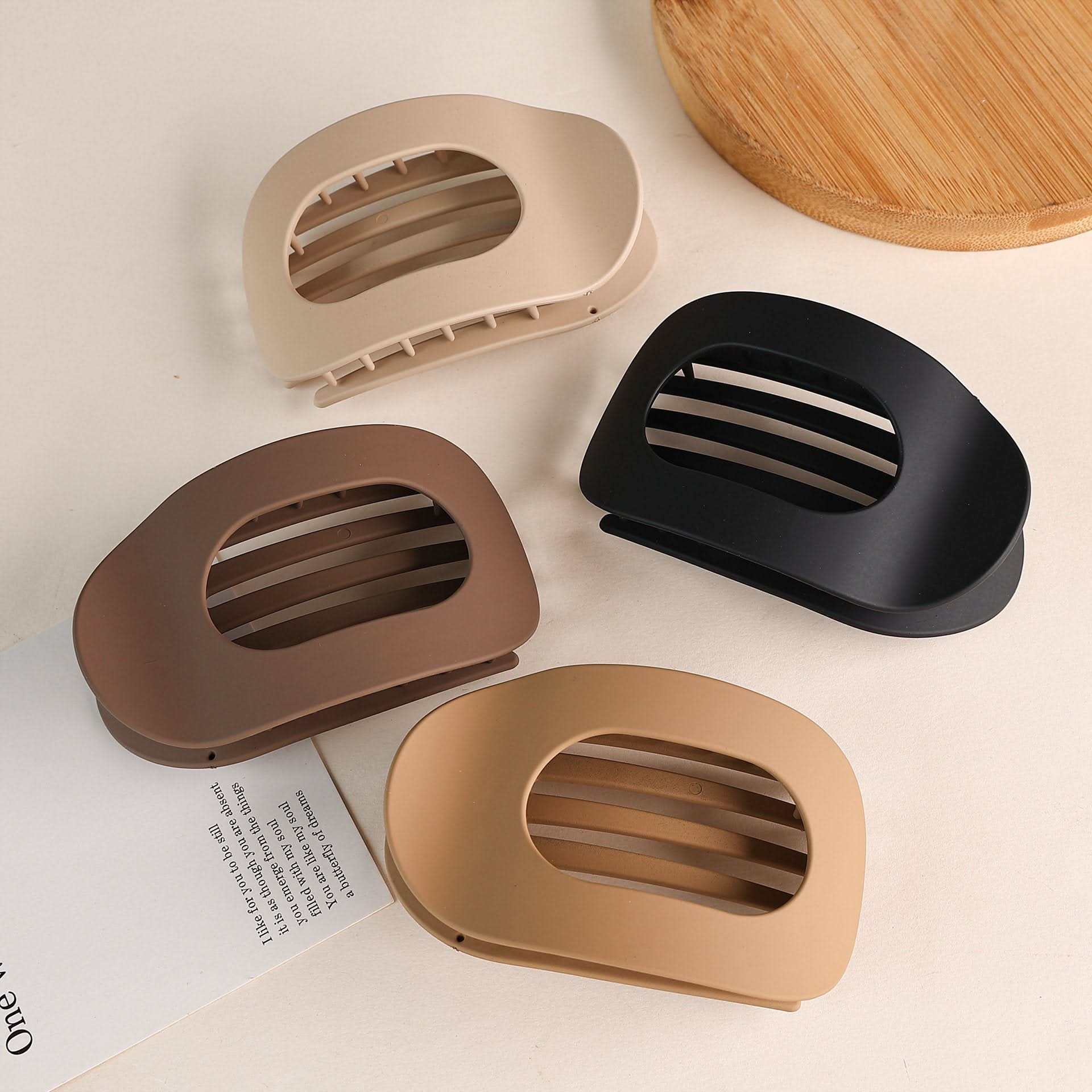 VioraClip™ — Hold Your Style All Day with Feather-Light Comfort and Effortless Elegance