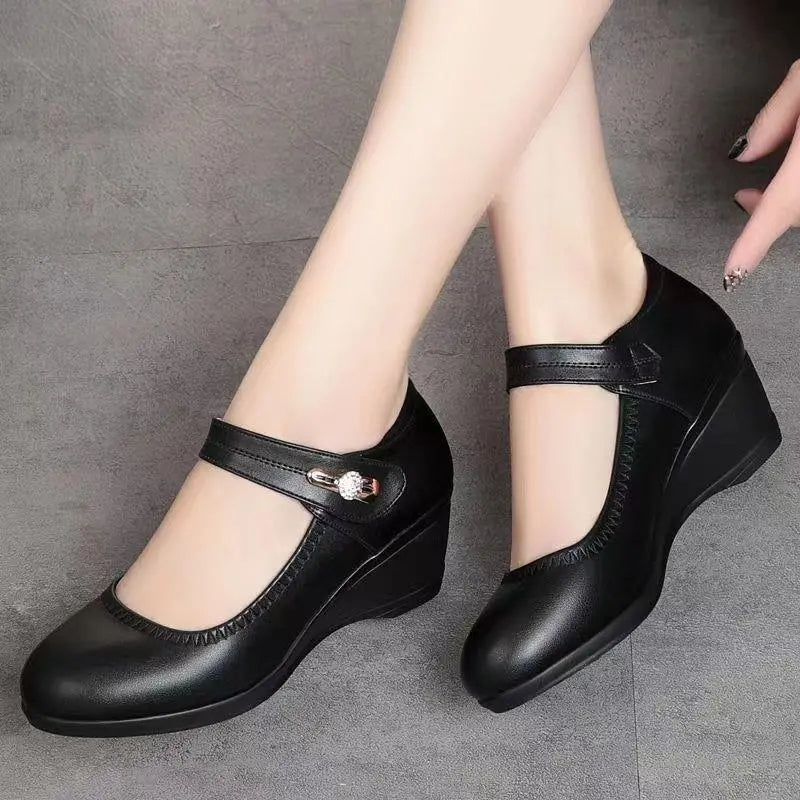 SoloraStep™ — Feel Fresh, Stand Tall, and Own Every Moment