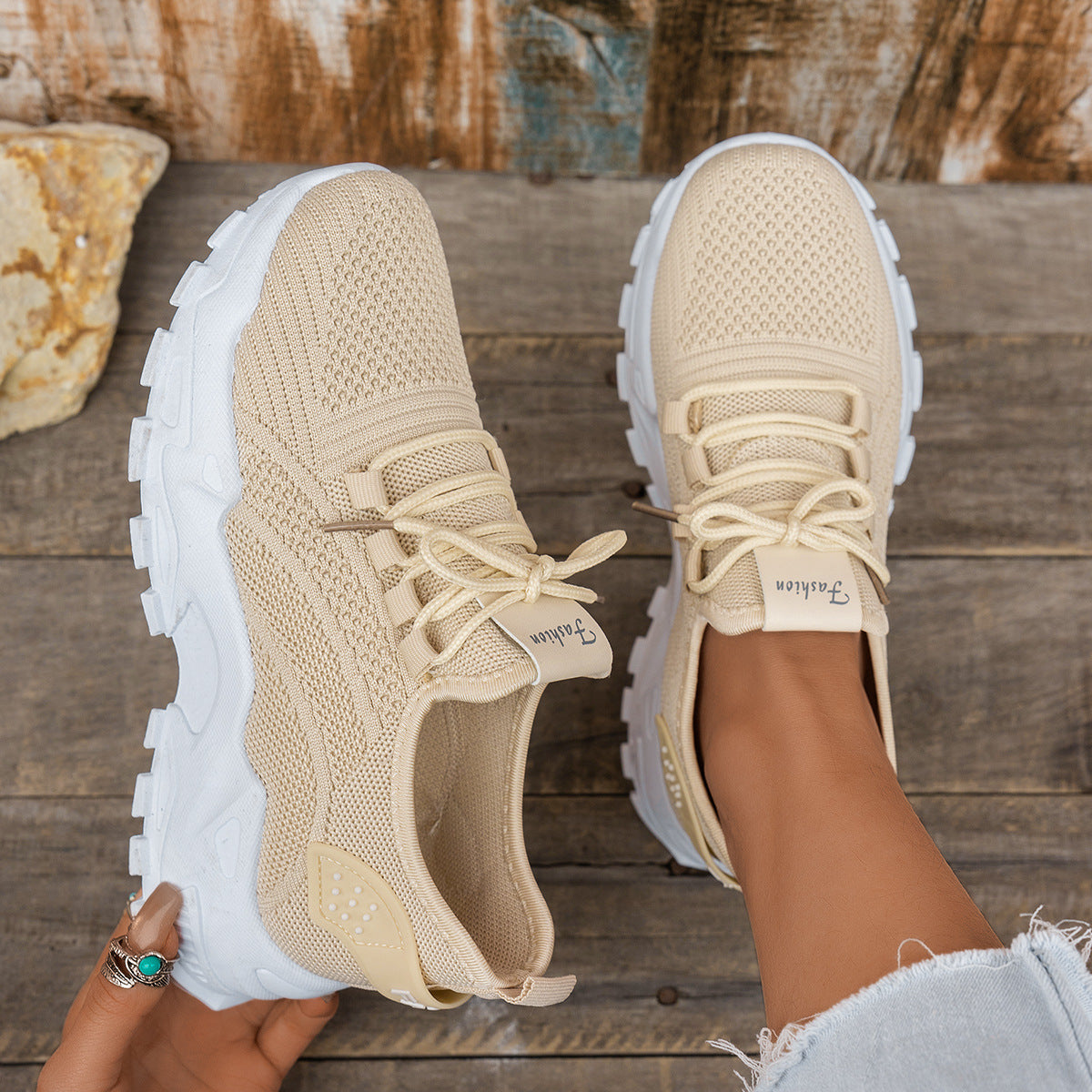 FlyVibe™ — Feel All-Day Freshness and Effortless Style in Every Step