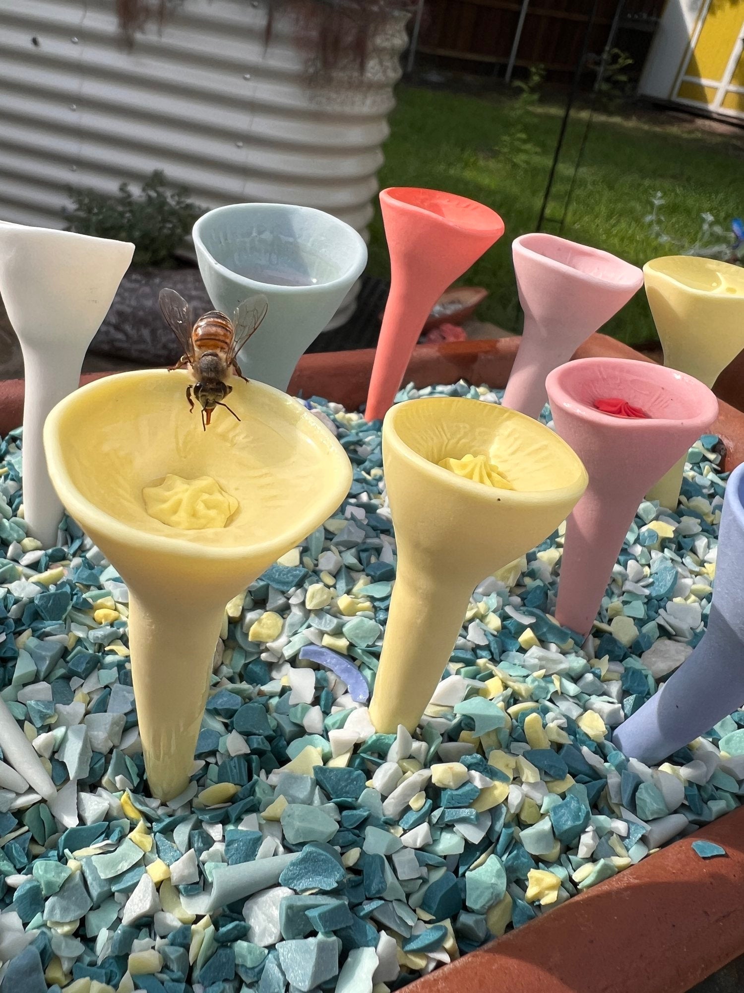 NectarNest™ Bee Cups — Transform Your Garden Into a Buzzing Pollinator Paradise