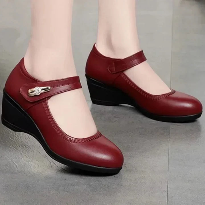 SoloraStep™ — Feel Fresh, Stand Tall, and Own Every Moment