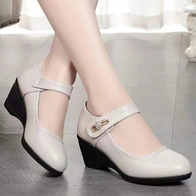 SoloraStep™ — Feel Fresh, Stand Tall, and Own Every Moment