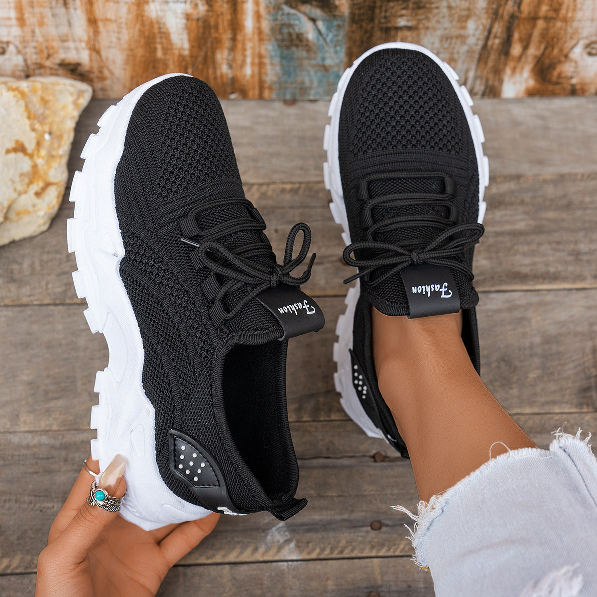 FlyVibe™ — Feel All-Day Freshness and Effortless Style in Every Step
