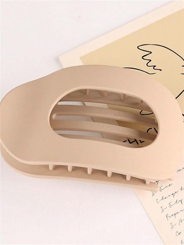 VioraClip™ — Hold Your Style All Day with Feather-Light Comfort and Effortless Elegance